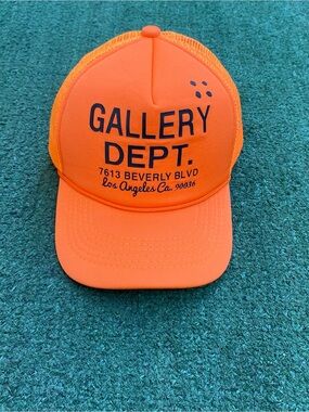 Gallery dept hat